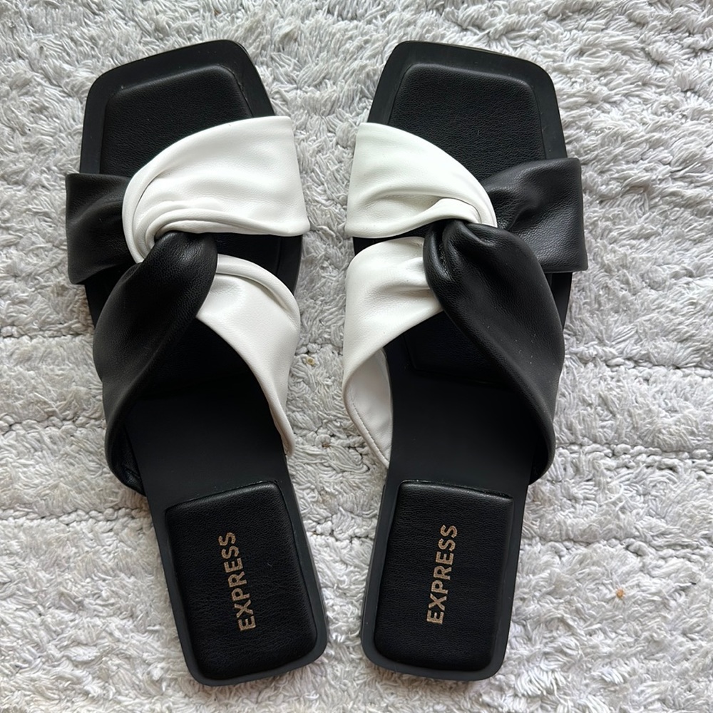 Express sandals